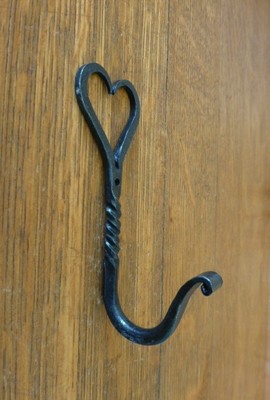 4 PRIMITIVE PRETTY 5" HAND FORGED HEART SHAPED TWIST RUSTIC IRON WALL HOOKS coat Unbranded Does Not Apply - фотография #4