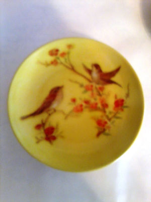 4 Vintage 6" bird plates, yellow background with floral acccents Unknown none - фотография #4