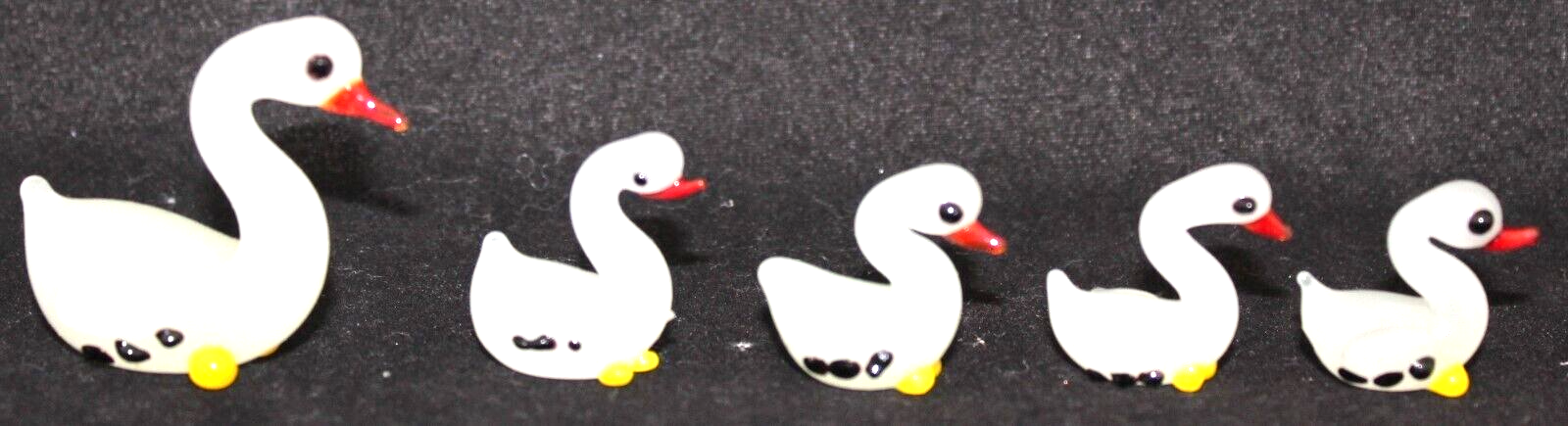 Vintage, ( 1970's) Hand Made,  Art Glass Miniature Family of 5 Swans Unbranded - фотография #2