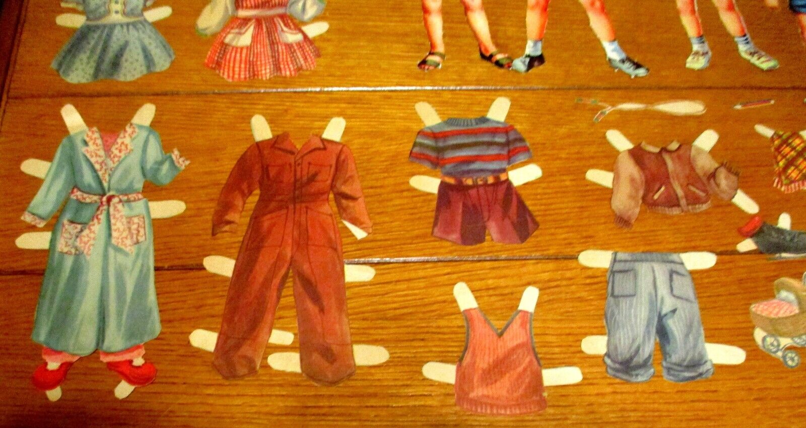 Vintage Paper Doll and Outfit Lot (19) W/ 4 Dolls & 15 Outfits  NICE!!!!     #14 Unbranded - фотография #2