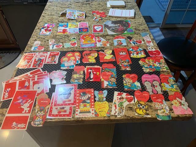 COLLECTION OF 50 VINTAGE VALENTINE'S DAY CHILDREN'S GREETING CARDS Без бренда