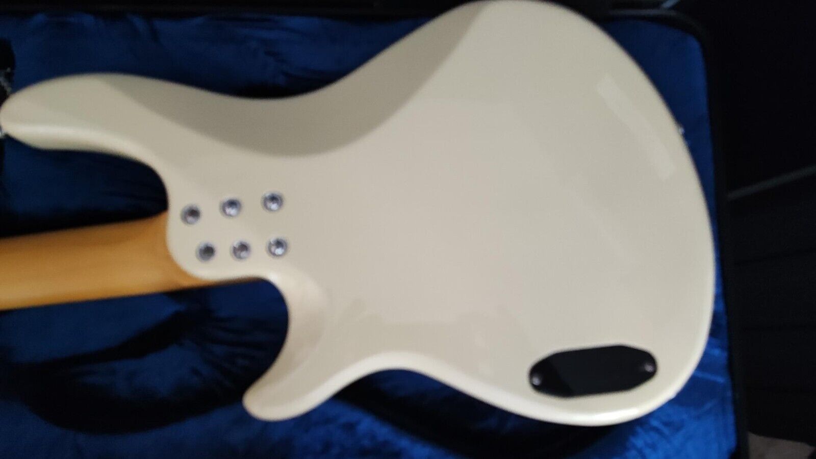 Beautiful New White Schecter CV-4 Bass w/ Maple Neck & Schecter Hard Shell Case Schecter Schecter CV-4 - фотография #6