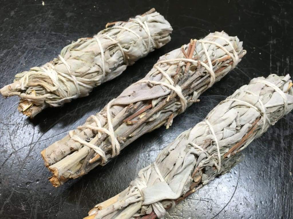 White Sage Smudge Stick 4" - 5"  2 pack, Herb House Cleansing Negativity Removal Без бренда - фотография #2
