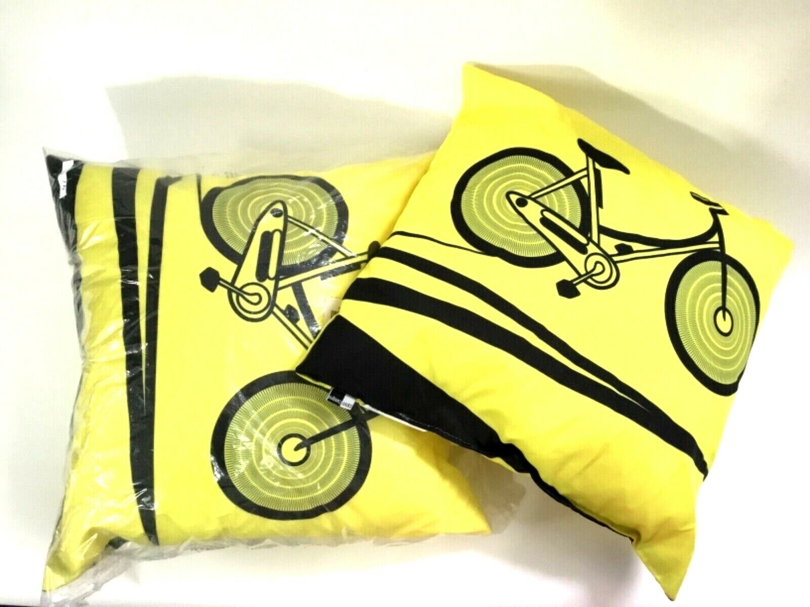 Pair of 2 Large Yellow Deny Designs Pillows w/ Modern Bicycle Design, 18”x18” Без бренда - фотография #4