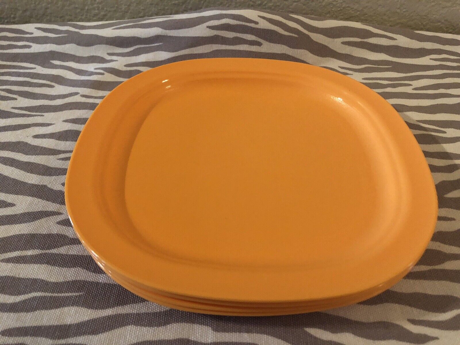 Tupperware Luncheon Plates Dessert Plates Set of 4 Orange 7 3/4” New Tupperware - фотография #6