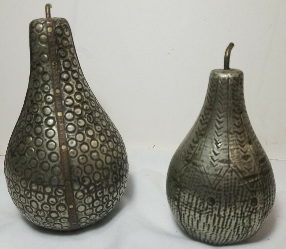 Rustic Collectible Hammered Metal Decretive Pears (2) 4.5 in. and 5.75 in. Unbranded - фотография #2