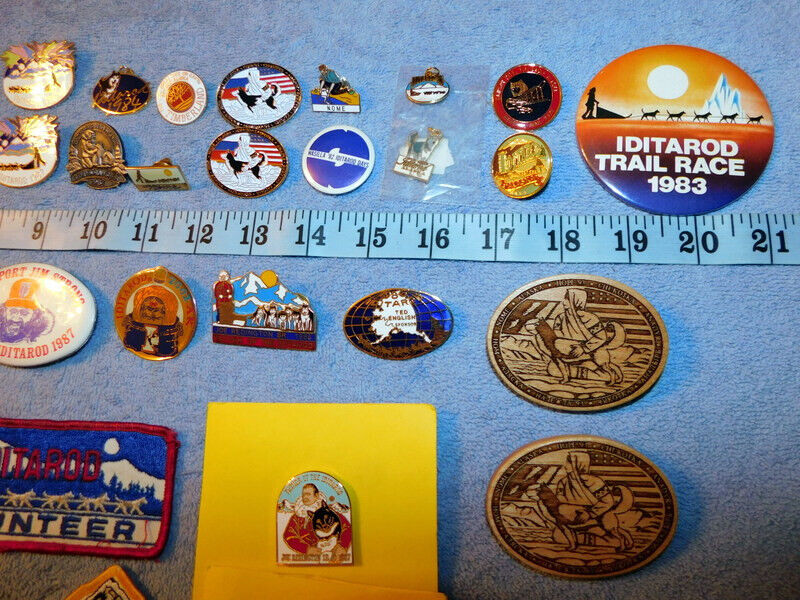 ALASKA IDITAROD Pin Husky Dog Sled Race Mushing Pins, Buttons Patches 36 Mix LOT Без бренда - фотография #5
