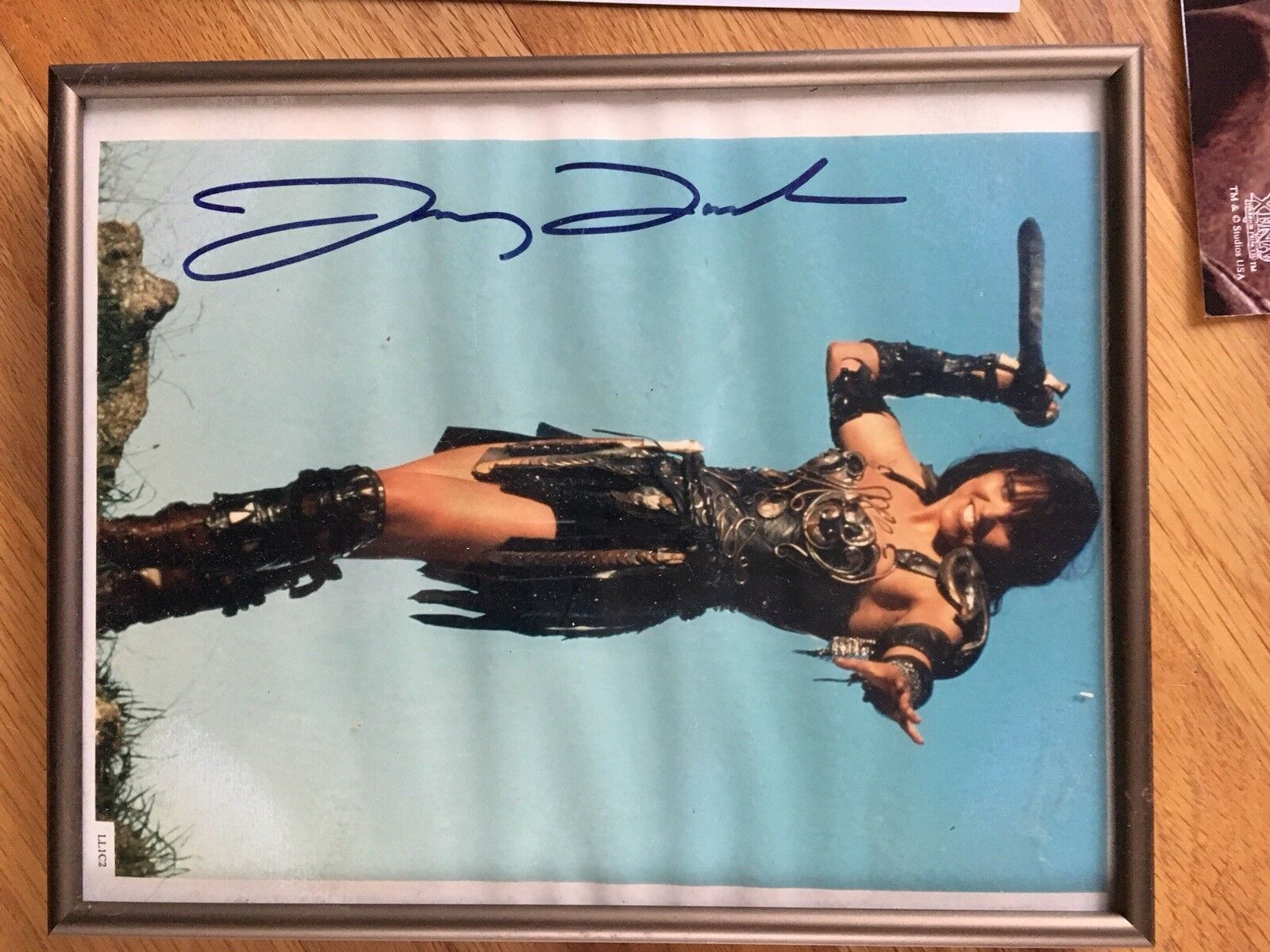 Lucy Lawless Autographed PHOTO Xena Warrior Princess LOT Без бренда - фотография #2