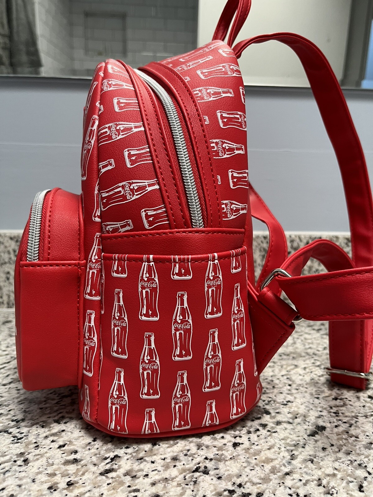 Rare Funko Coca Cola Mini Backpack Contour Bottle Red Coke HTF NWOT Coca-Cola - фотография #3