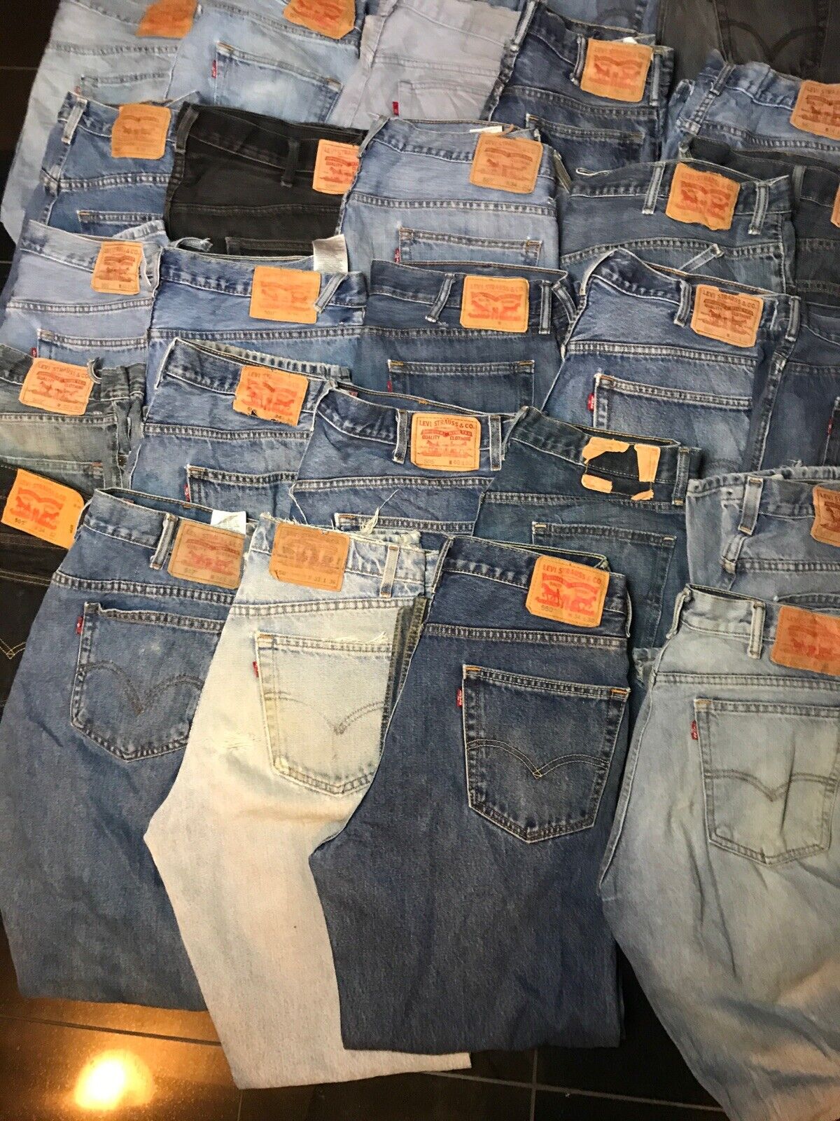 Wholesale Lot of 20 pairs of Levi's Salvage Jeans Levi's - фотография #4