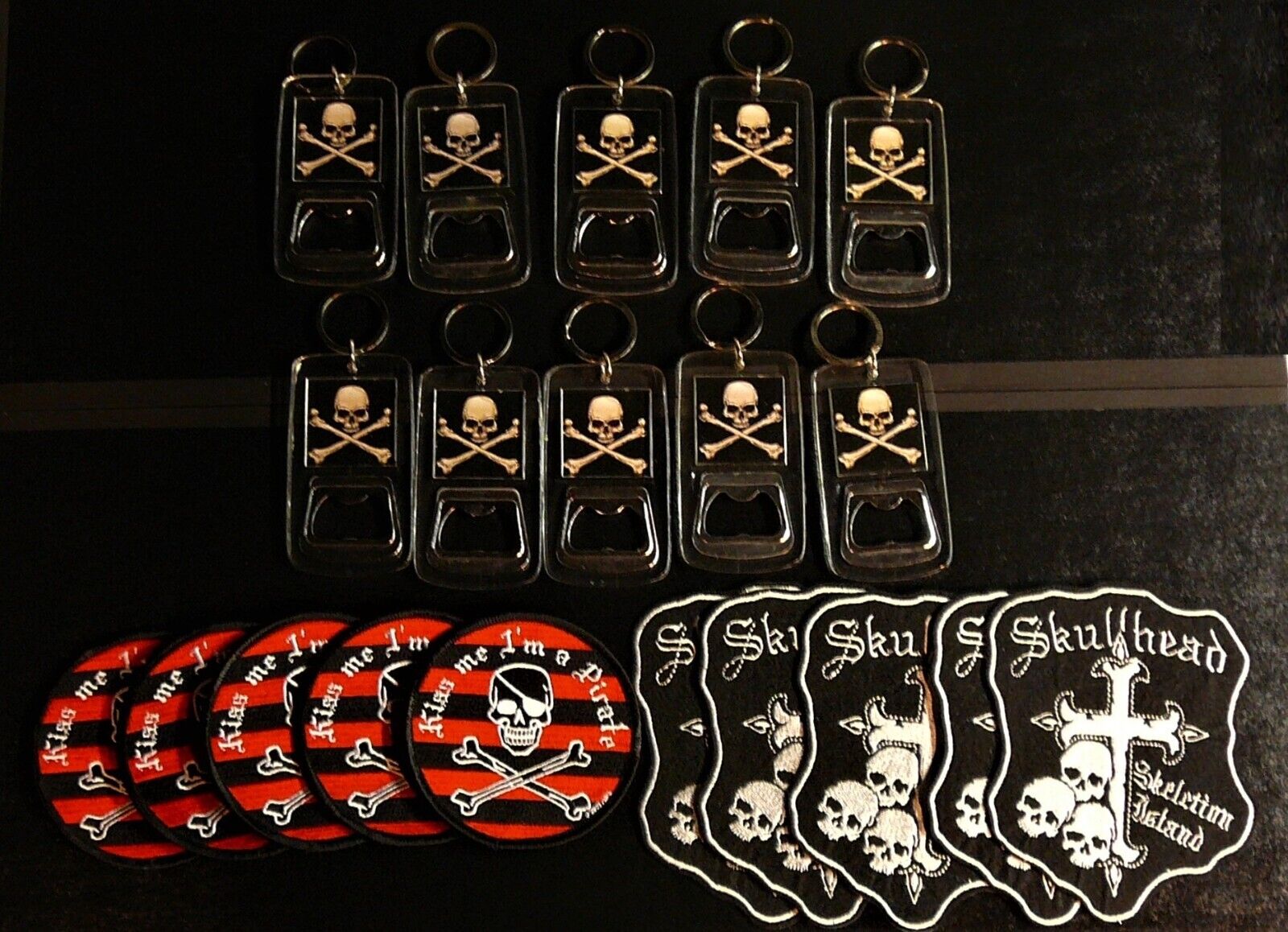 20 Piece Lot Skull & Crossbones Bottle Opener Keychains & Pirate SKuLL Patches Без бренда