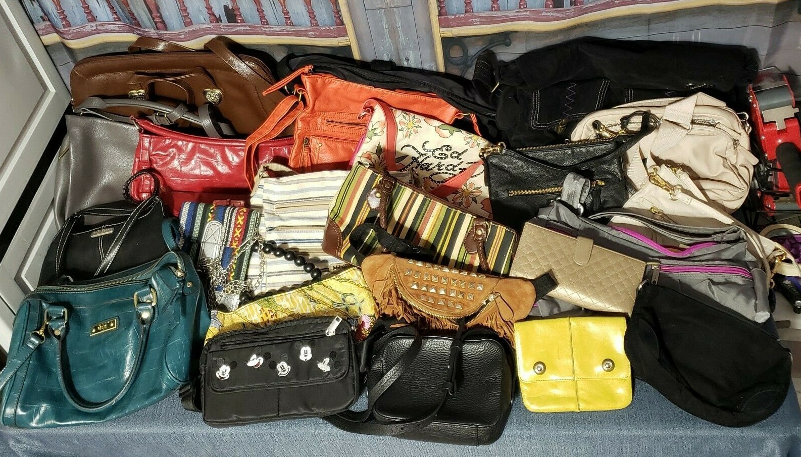 Lot of 23 Purses Handbags Bag Wallets Fanny Roxy Relic Tyler Rodan Madden Girl Various Brands
