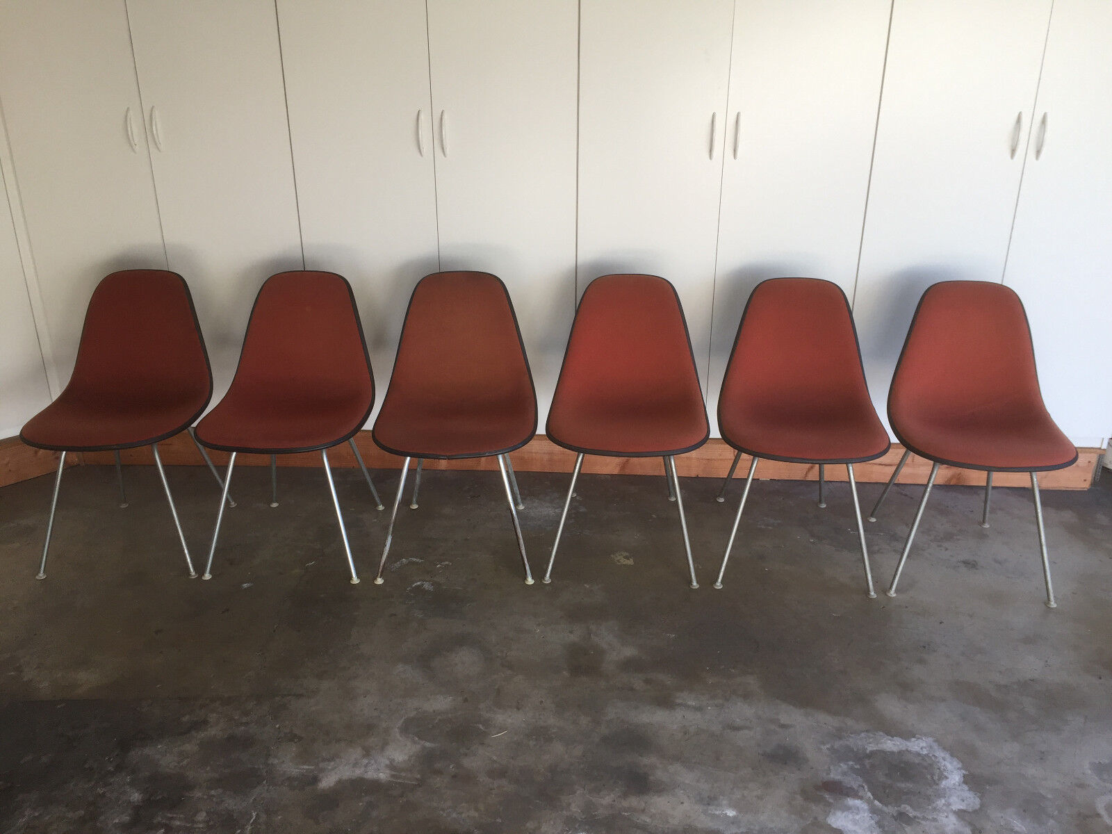 HERMAN MILLER Eames Vintage 1975 Orange Fiberglass Side Shell Chairs (SET of 6)  Без бренда