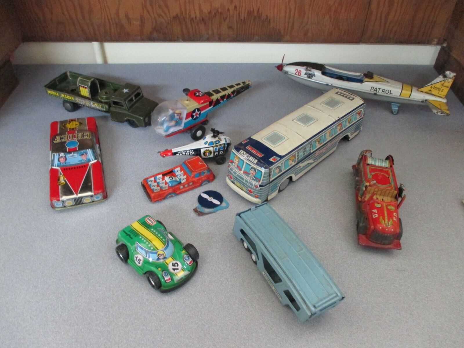 Vintage Tin Toys For Parts Or Repair lot of 10 Без бренда