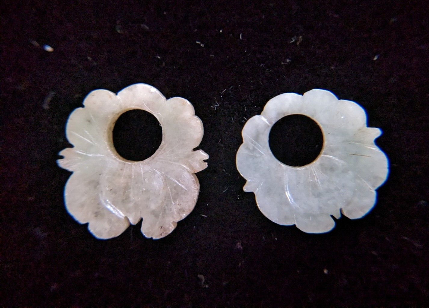 Pair of 20 mm Antique Chinese Carved Jade Foral Buttons/Decoration/Pendant Без бренда - фотография #2