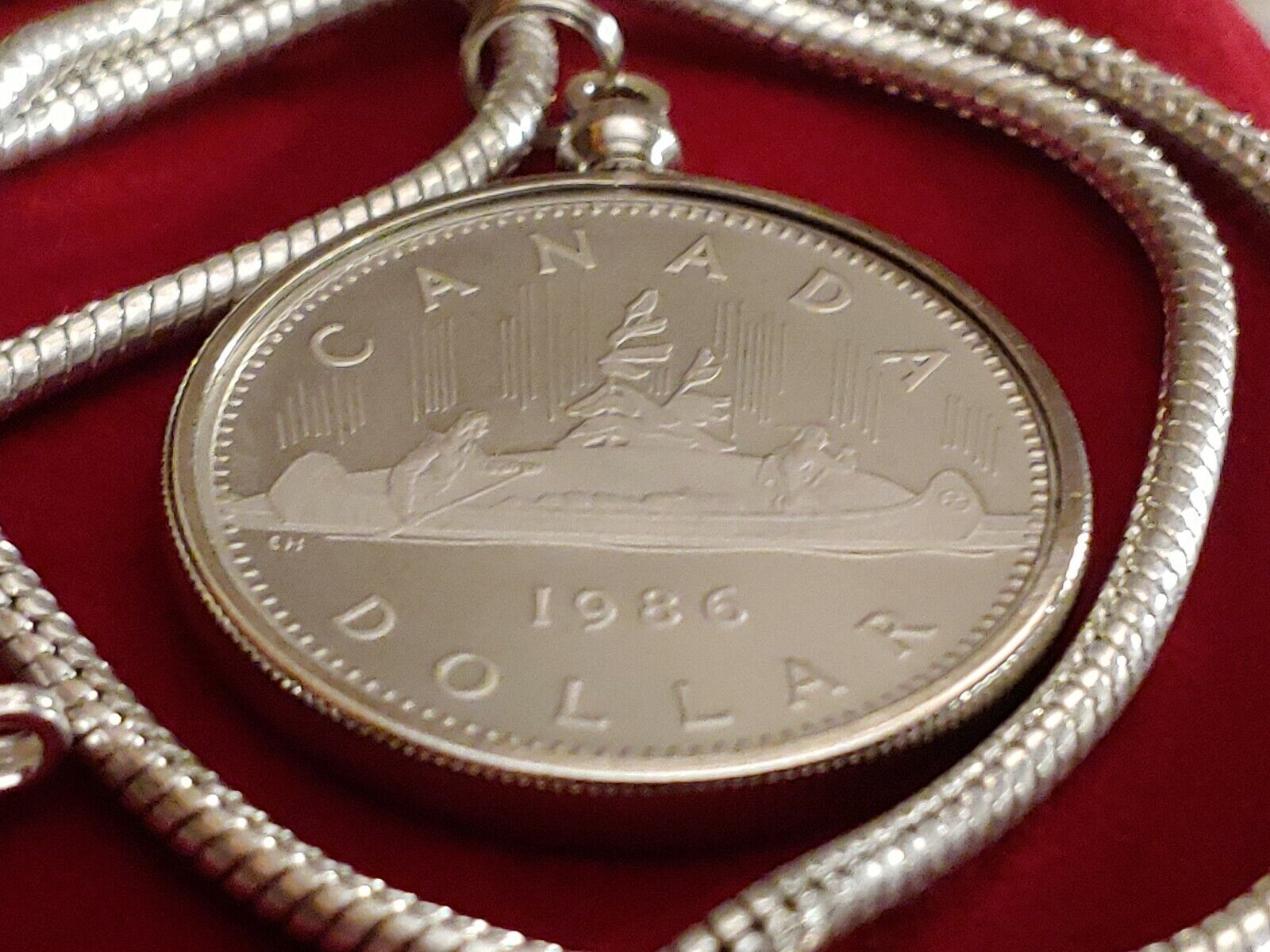 1986 CANADA Voyageur Dollar Coin Pendant on a 24"  18KGF White Gold Filled Chain Everymagicalday - фотография #7