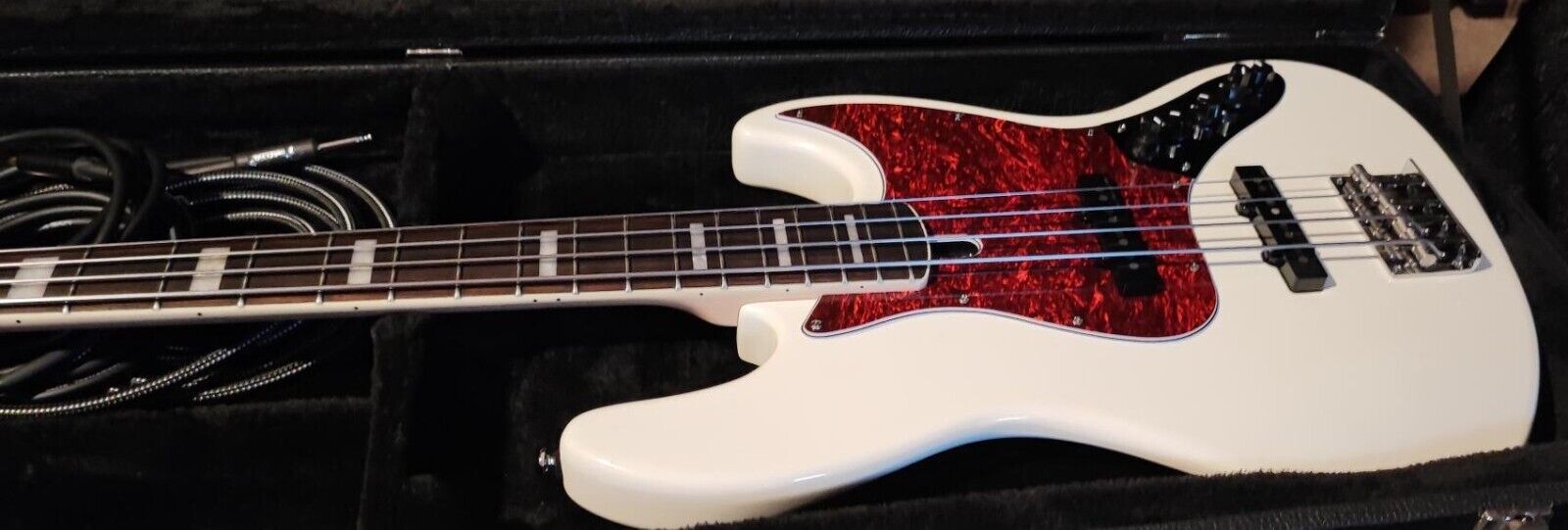 New 2023 Antique White "SIRE MARCUS MILLER V7 ACTIVE" Jazz Bass w/Hardshell Case "SIRE MARCUS MILLER" "SIRE MARCUS MILLER JAZZ BASS - фотография #3
