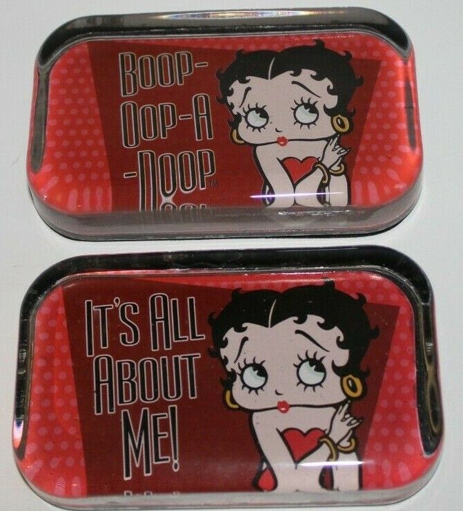 Betty Boop Paperweights - Set of 2 Betty Boop Glass Paperweights 2011 & 2013 Без бренда