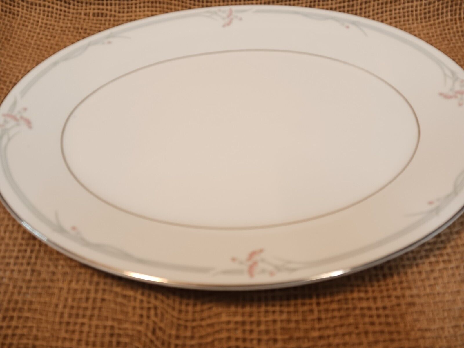 Royal Doulton CARNATION oval serving platter; 13"; brand new Royal Doulton - фотография #2