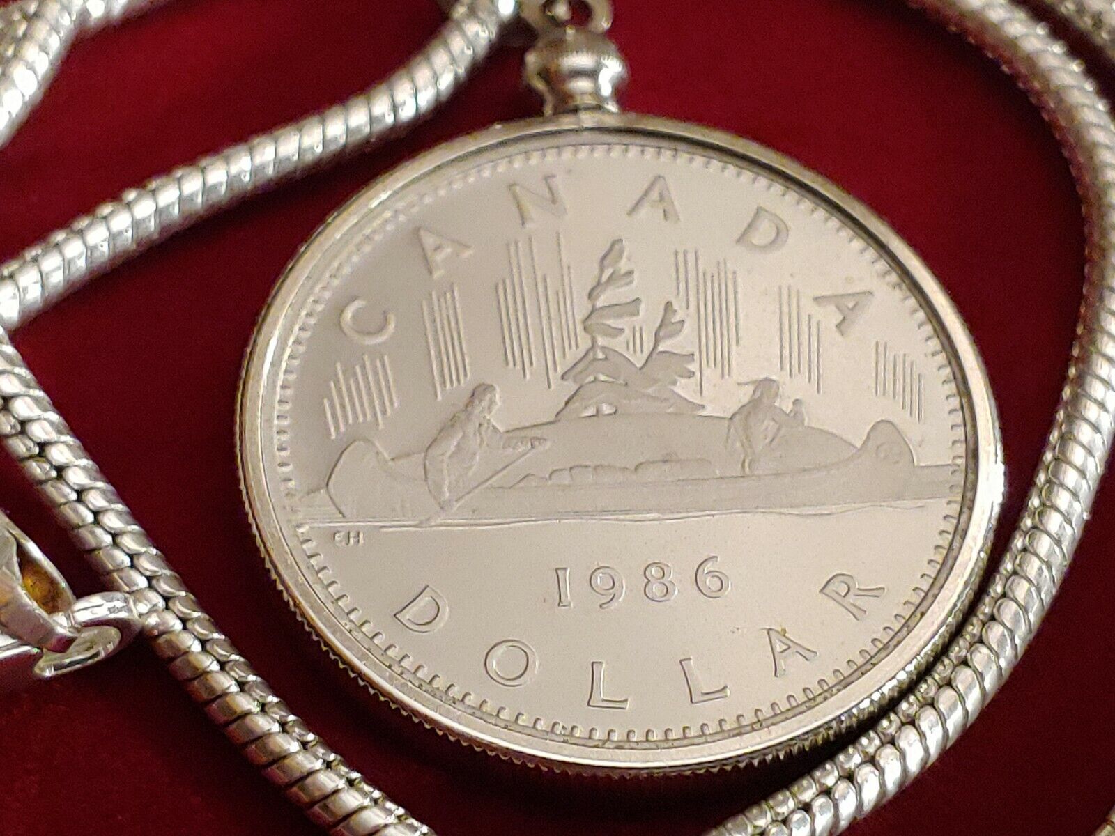 1986 CANADA Voyageur Dollar Coin Pendant on a 24"  18KGF White Gold Filled Chain Everymagicalday - фотография #8