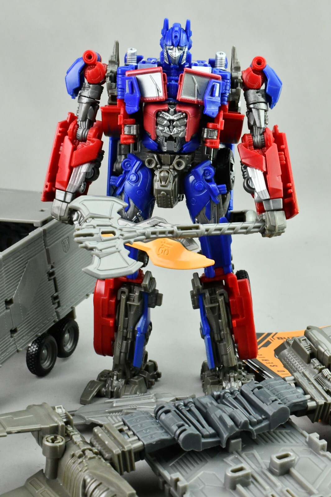 Transformers Buzzworthy Bumblebee Movie Studio Series Optimus Prime 44 Leader BB Hasbro