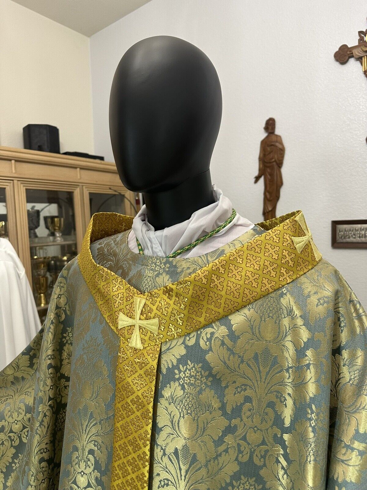 BLUE GOLD VESTMENT CHASUBLE WITH GOLD PALLIUM & STOLE  BLU000 Dallasvestments - фотография #3