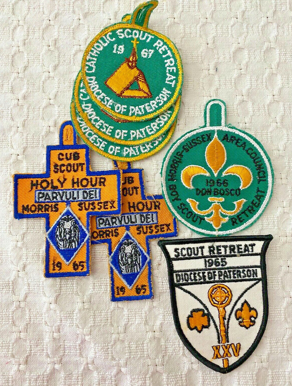 VINTAGE BSA  / CATHOLIC SCOUT RETREAT 1965 - 1966 - 1967/ LOT OF SEVEN PATCHES  Без бренда