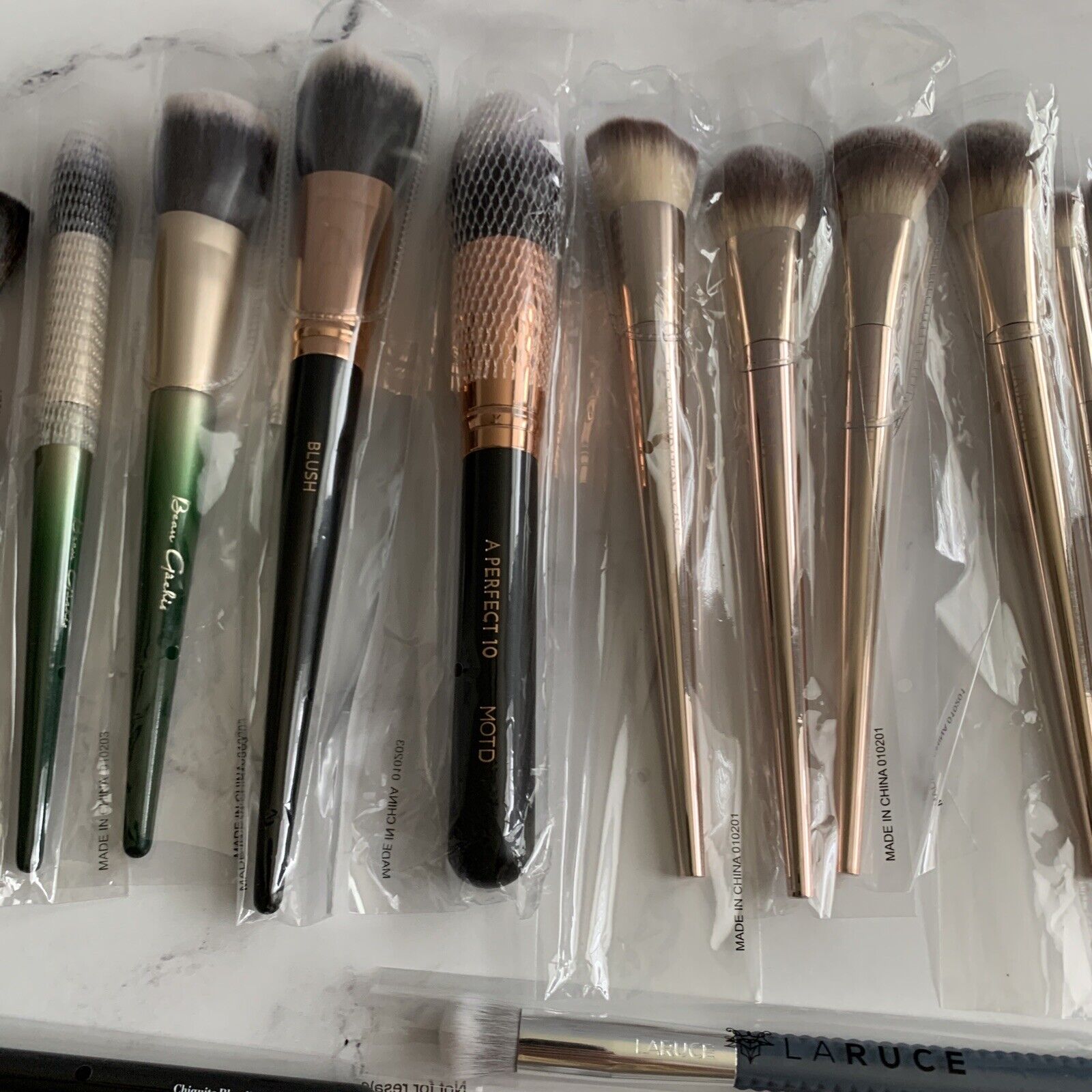 Lot of 25 Makeup Brushes ~ Various Brands + Wholesale Resale Gifts SALE *B7 Unbranded B7 - фотография #3
