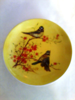 4 Vintage 6" bird plates, yellow background with floral acccents Unknown none - фотография #5
