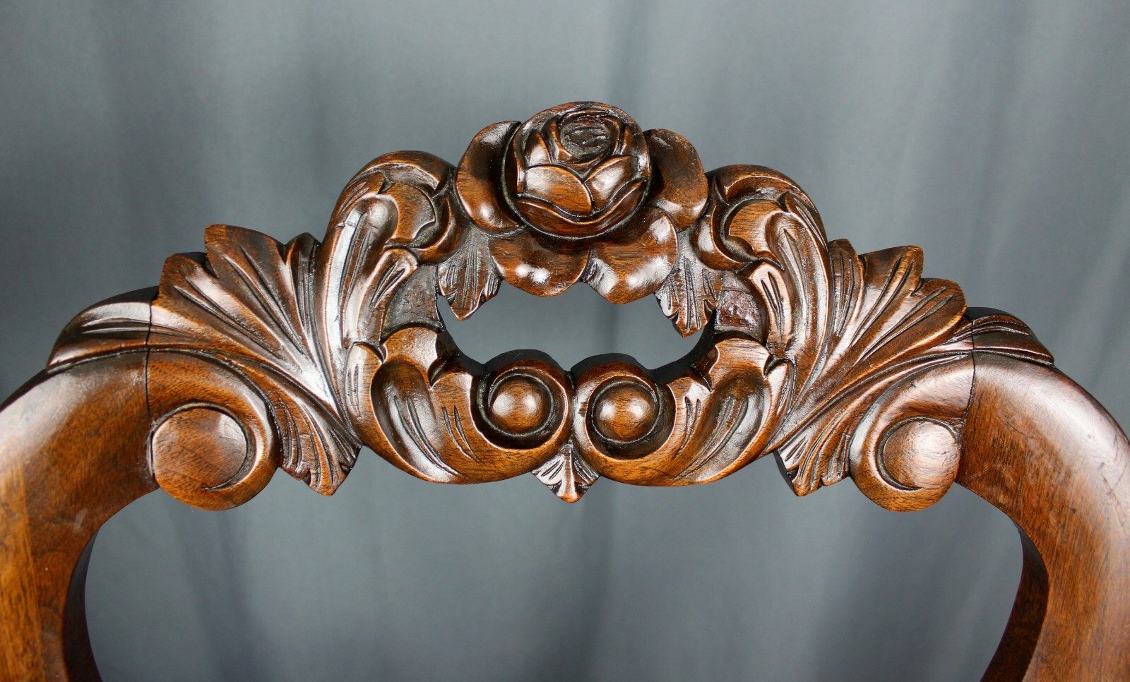 Pair of rose carved balloon side chairs, Late Victorian, Mahogany, turned legs Unbranded - фотография #8