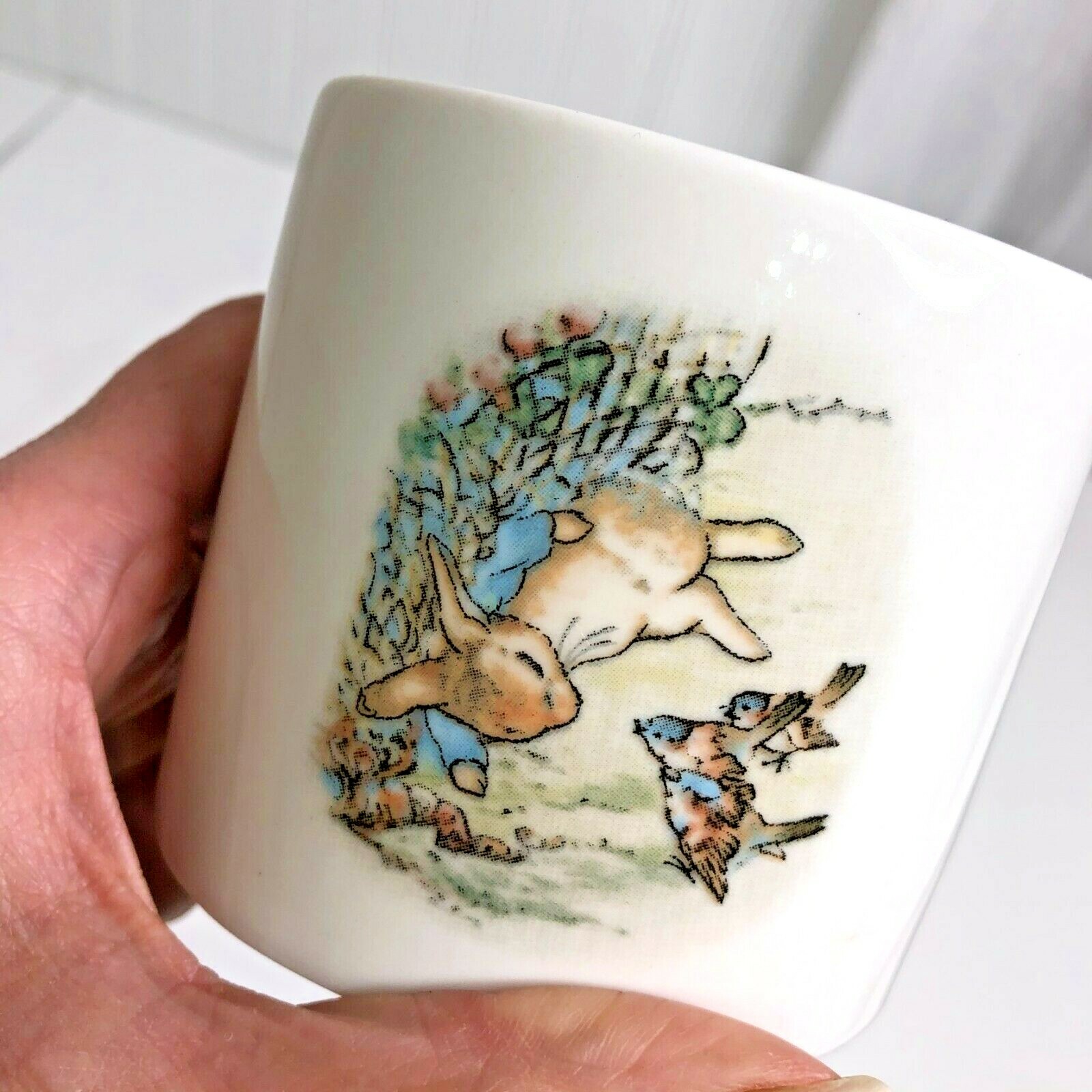 LOT Peter Rabbit Wedgwood England 1991-1993 Cup, 2 Saucers & Oval Penny Bank  Wedgwood - фотография #6