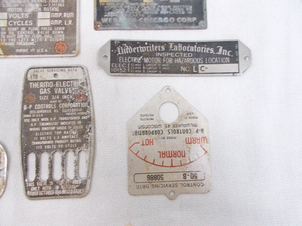 20 Old Name Tags, One with Pat. Dates to 1926  Без бренда - фотография #8