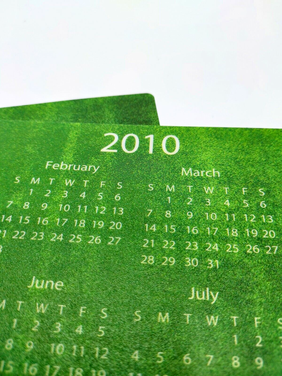 Sugarland Gold and Green 2010 Promo Calendar Sticker Peel-Back Counter Mats  (2) Без бренда - фотография #4