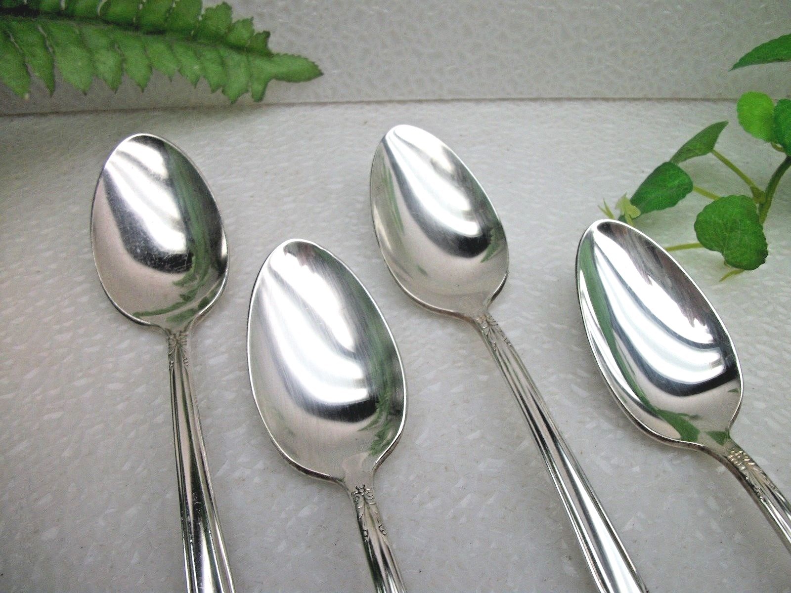 4  International Silver HOLMES & EDWARDS Silverplate  MAY QUEEN  Teaspoons  1951 International Silver - Holmes & Edwards - фотография #2
