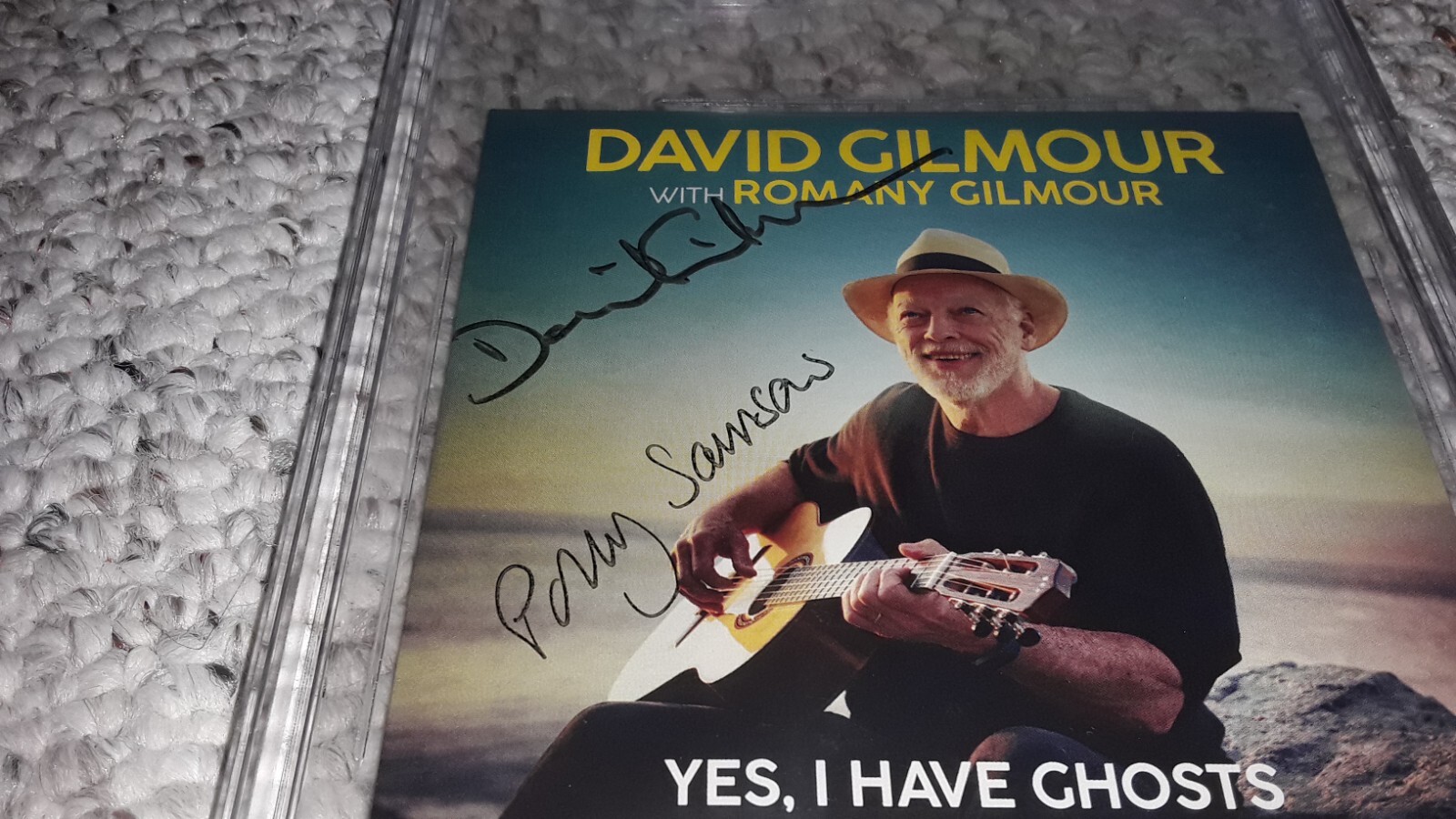 2) DAVID GILMOUR SIGNED POLLY SAMSON SIGNED AUTO PICTURE AND YES,I HAVE GHOSTS Без бренда - фотография #5