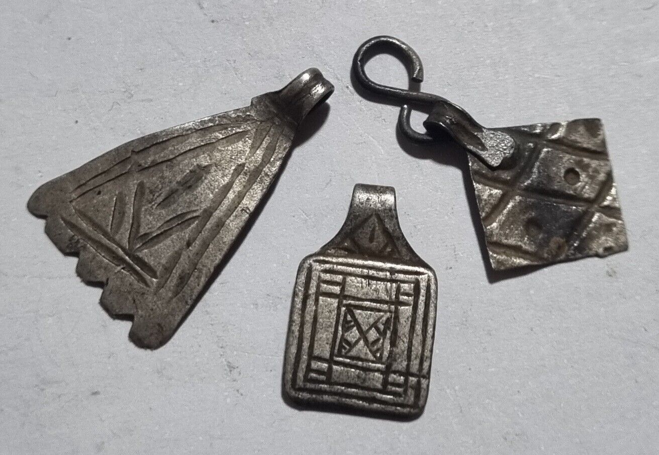 AMAZING LOT OF 3 VERY OLD VINTAGE BERBER ANTIQUE JEWELRY SILVER TRIBAL PENDENT Без бренда