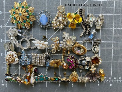 LOT OF 36 VINTAGE RHINESTONE EARRINGS,ALL SINGLES FOR REPURPOSE,HOLIDAY TREE ART CORO,GIVENCHY EARRINGS - фотография #2