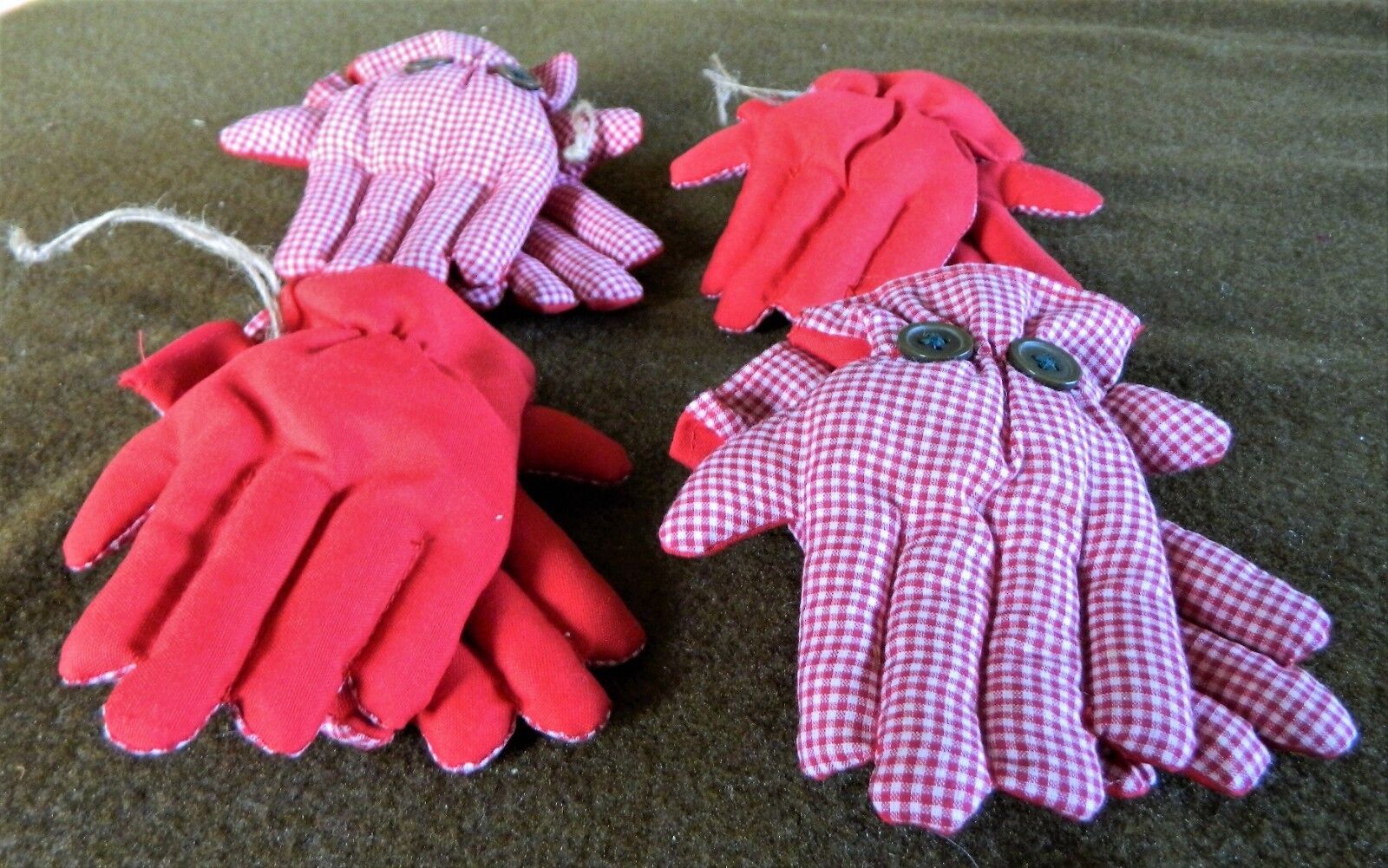 Decorative Glove Ornaments - Fiber Filled Fabric with Buttons Lot of 4 Pieces Unbranded N/A - фотография #4
