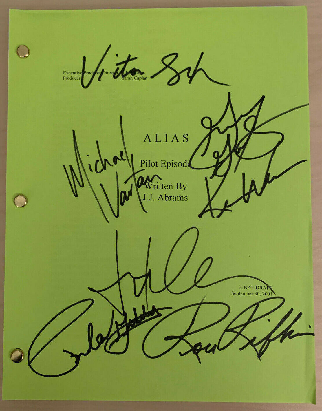 ALIAS SIGNED PILOT SCRIPT w/COA - Original Signatures x7 Garner/Vartan + Без бренда