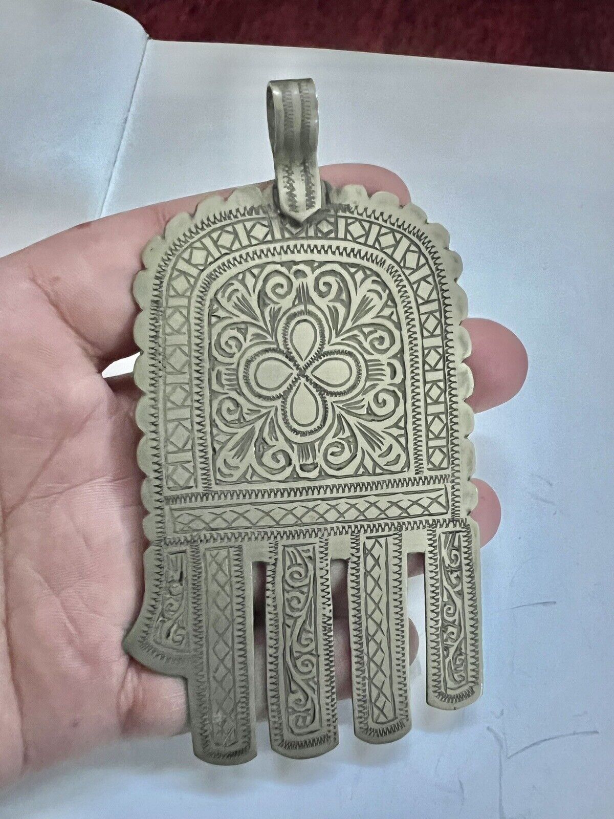 Tribal Khamsa Silver Hand Of Fatima Tuareg Huge Vintage Moroccan Tribal Pendant. Без бренда - фотография #5
