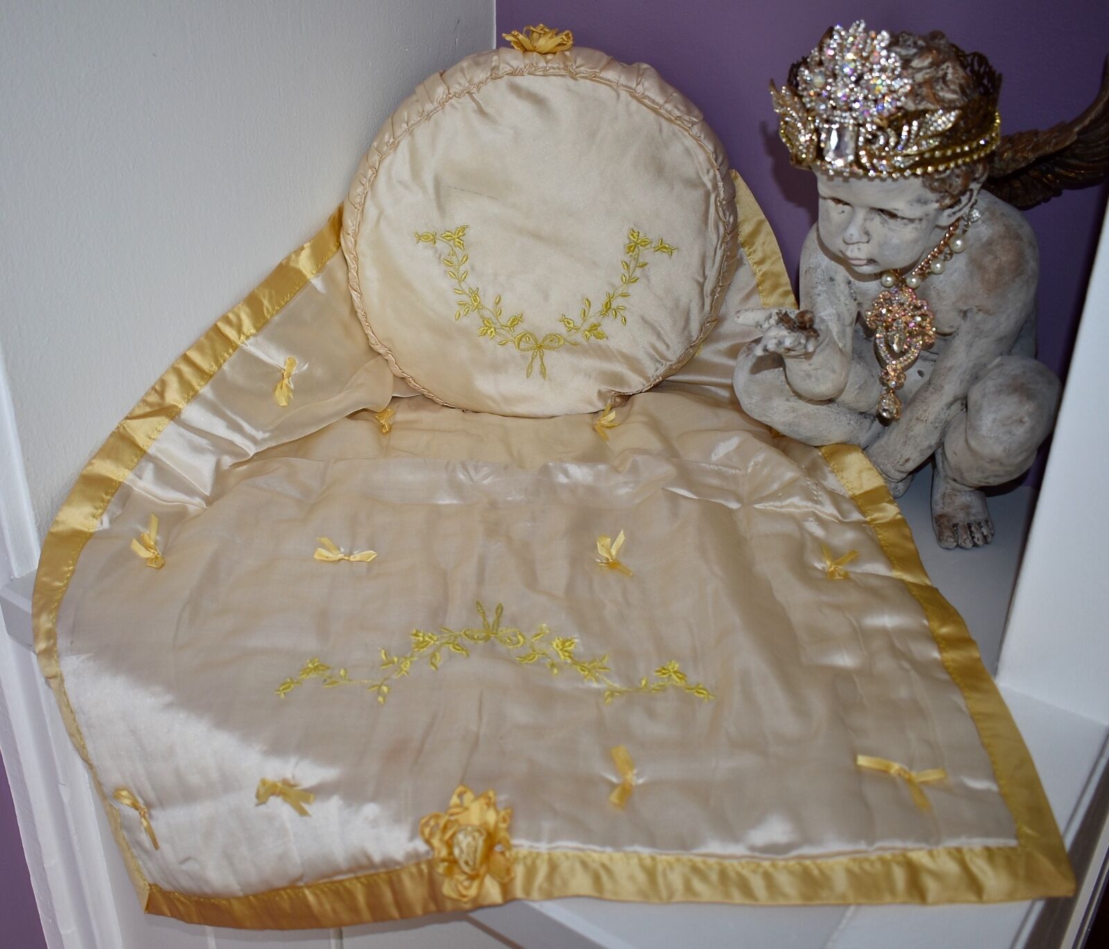 Gorgeous Antique 1908 Blanket & Pillow Embroidered Ribbon Work Bassinet Set  Без бренда