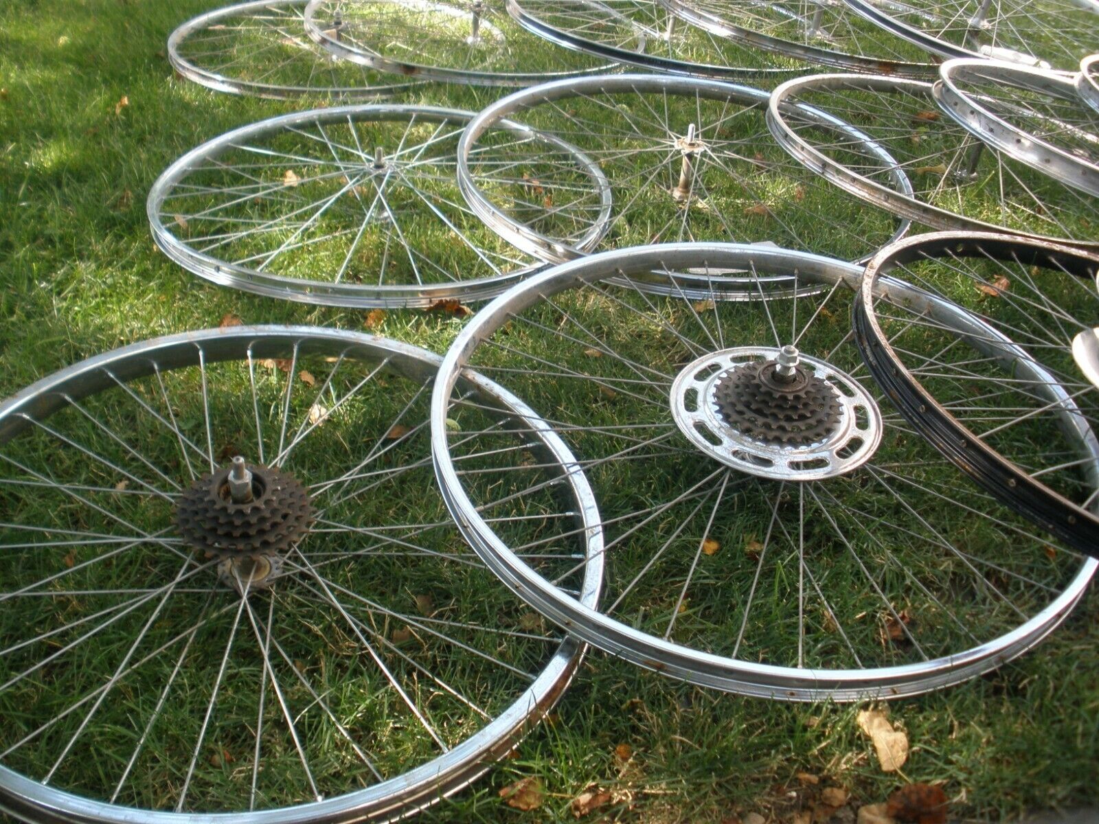 30 Piece Lot Vintage 1970's-90's Bicycle Rims Mixed Size/Style Unknown - фотография #2