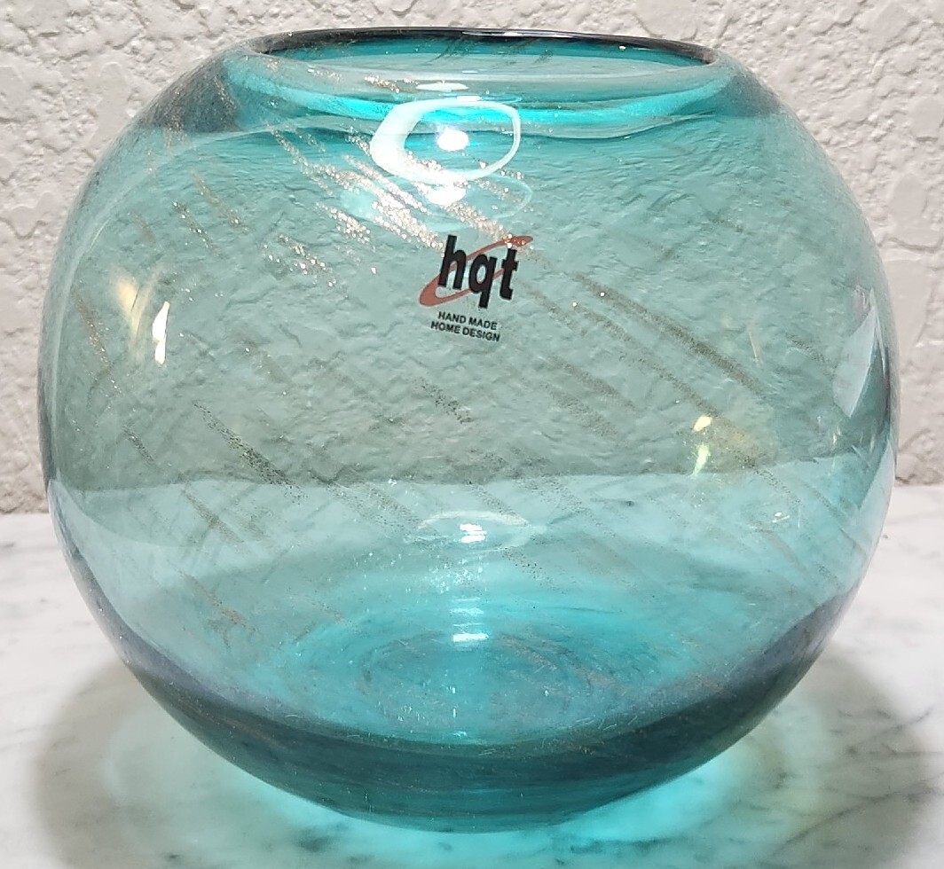 Medium HQT Handblown Aqua/Gold Glitter Artglass Swirl Globe/Rose Bowl/Vase NWT HQT - фотография #2