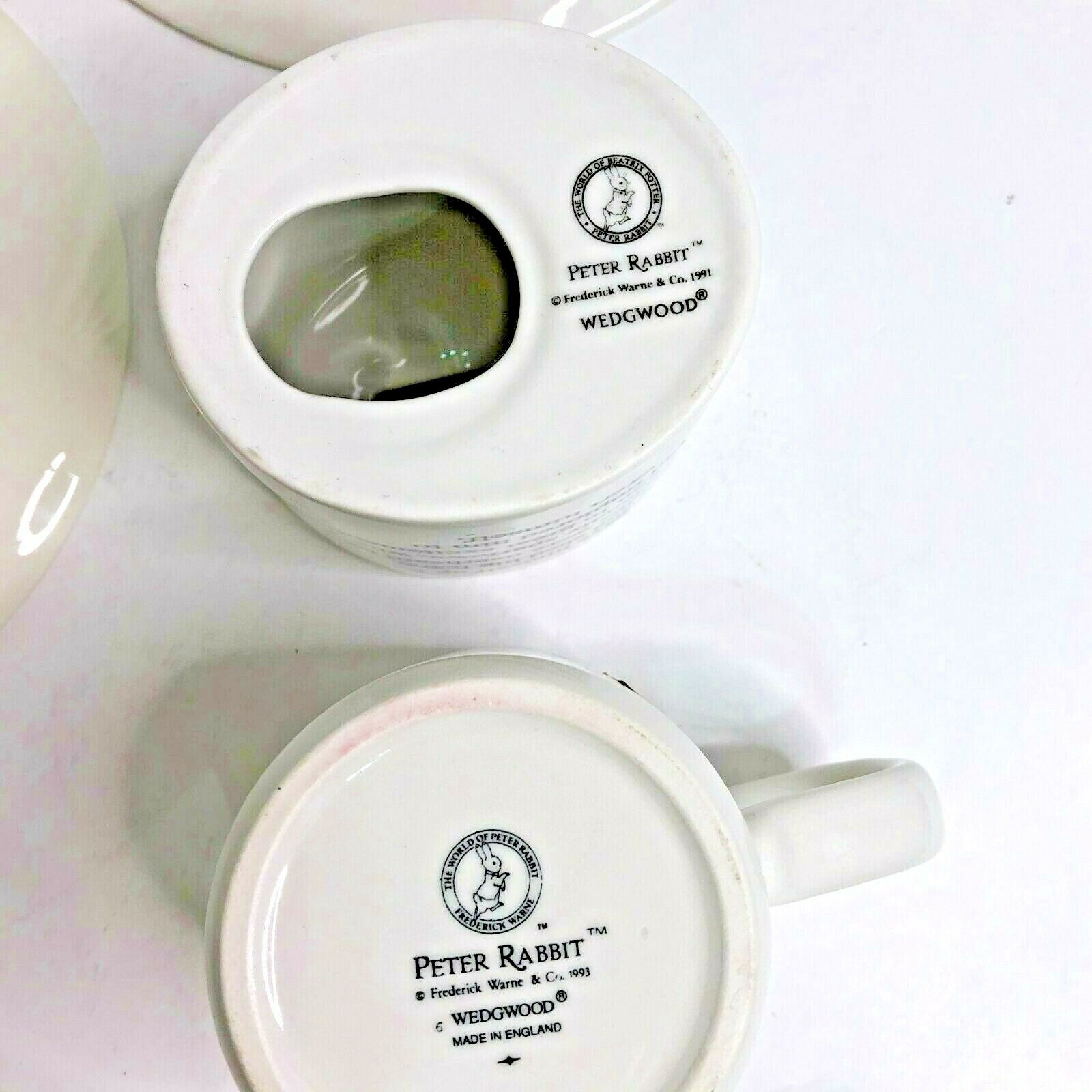LOT Peter Rabbit Wedgwood England 1991-1993 Cup, 2 Saucers & Oval Penny Bank  Wedgwood - фотография #10