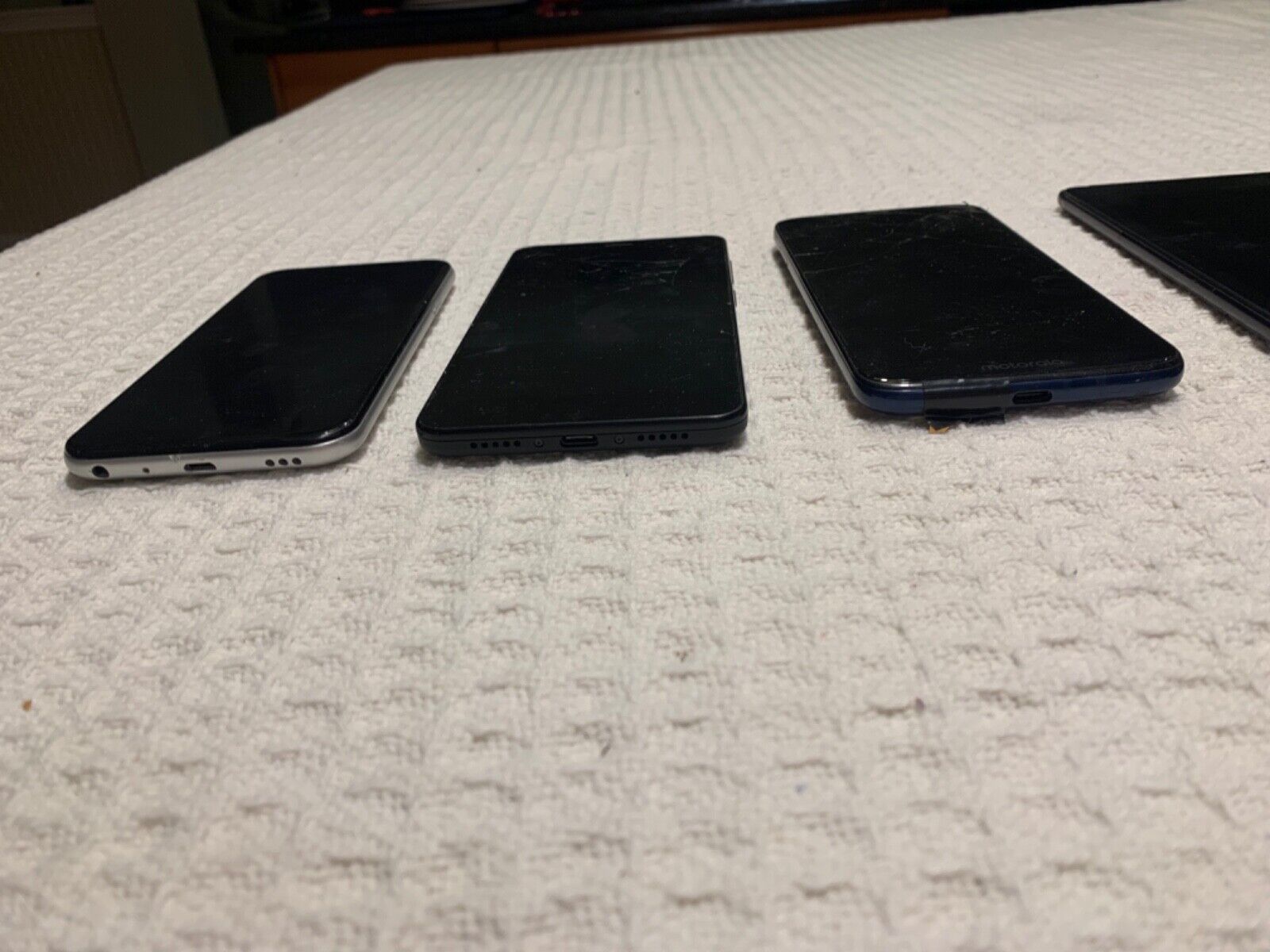 Lot of 5 Cell Phones and Tablets Multiple - фотография #4
