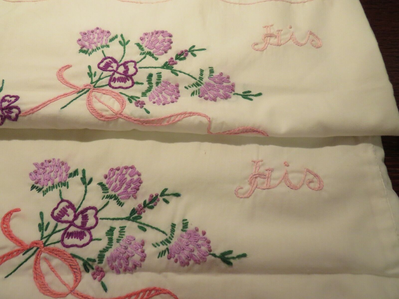 Pair Of Pretty Purple/Pink Floral Vintage Std. Embroidered Pillow Cases  Handmade - фотография #3