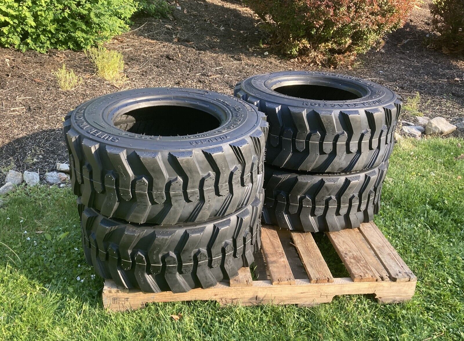 4 NEW 12-16.5 Skid Steer Tires  -Forerunner - 12X16.5 - For Bobcat & others Forerunner - фотография #2
