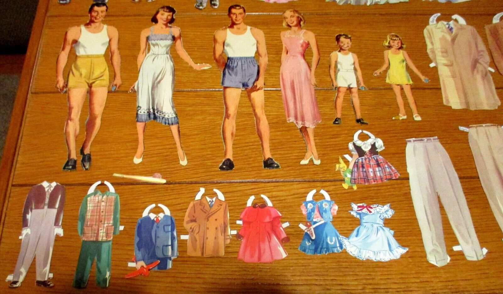 Vintage Paper Wedding Doll and Outfit Lot (30) W/6 Dolls & 24 Outfits   #20 Unbranded - фотография #2