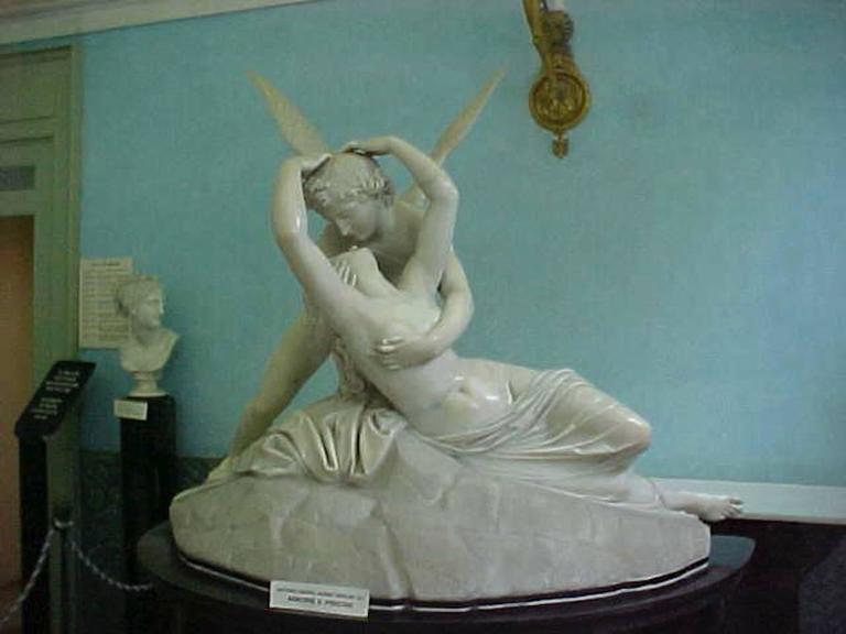 Palatial Marble Sculpture 'Cupid's Kiss' after Canova Conforming Marble Pedestal Без бренда - фотография #8