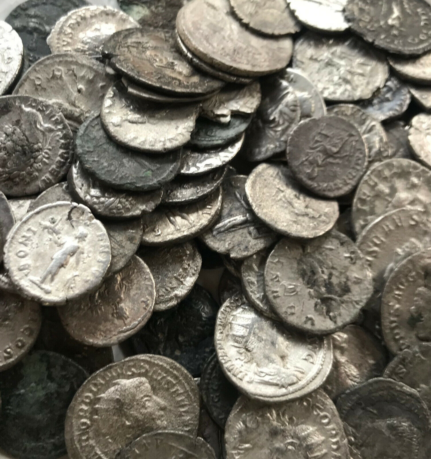 1 rare original Ancient Roman imperial SILVER coin Random Antoninianus/Denarius Без бренда - фотография #4